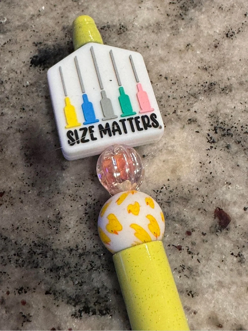 Size matters funny Statement Pen — Yellow & White